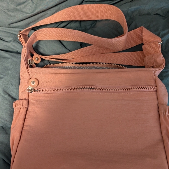 Seeingly Medium Crossbody - Picture 2 of 4